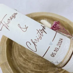 Hochzeitskerze Rustik weiß groß mit/ohne Teelichteinsatz - Schrift Braun metallic, Trockenblumen