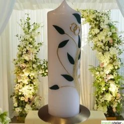 Hochzeitskerze weiß mit goldenen und grünen Blattranken, personalisierbar, edle Traukerze für Hochzeitsdeko und Geschenk
