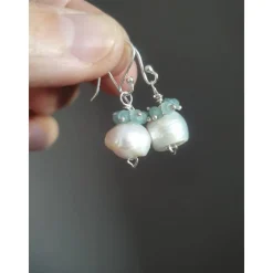 Hochzeitsohrringe Silber mit weißen Perlen und blauem Apatit