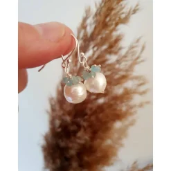 Hochzeitsohrringe Silber mit weißen Perlen und blauem Apatit