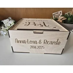 "Hochzeitspost" personalisierte Kartenbox aus Holz