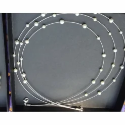 Hochzeitsschmuck Perlen, feine zarte Brautkette echte Perlen, dreireihig auf Draht schwebend mit Silber