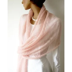 Hochzeitsstola in blush-rose mit Gold-Lurex, gestrickter Brautschal aus Mohair, zartes Tuch für Vermählung