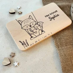 Holz Frühstücksbrettchen personalisiert - Holzbrett mit Gravur Fuchs auf Schaukel - Taufe Geschenk für