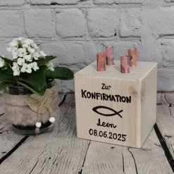 Holz Würfel 10x10cm zur Konfirmation mit Fisch Name und Datum als Deko, Geschenk, Geldgeschenk, Geld verschenken