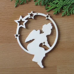 Holz-Baumhänger Engel Leon im Sternenkreis aus Holz
