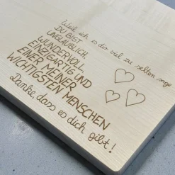 Holzbrettchen, Schneidebrettchen, mit Gravur