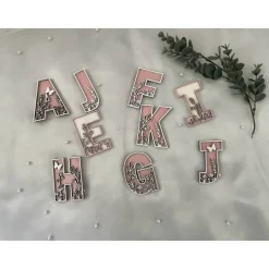 Holzbuchstaben mit floralen Details - Buchstabe, Buchstabe, Wildblume, Blume, Letter, Türschild