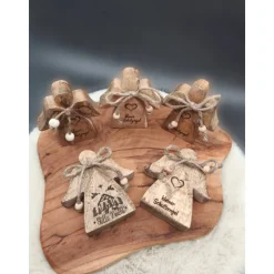 Holzengel mit Gravur