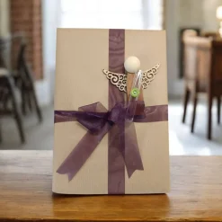 Holzengel mit Reagenzglas als Gutscheinhalter oder Glücksbringer – handgefertigt mit Nanoklebeband Schutzengel