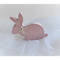 Holzhase sitzend rosa mit weißen Punkten