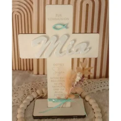 Holzkreuz mit Namen für Erstkommunion