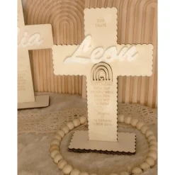 Holzkreuz mit Namen für Erstkommunion