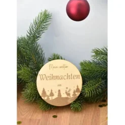 Holzscheibe personalisiert Unser erstes Weihnachten Christbaumschmuck aus Holz Baby gravierte Meilensteinkarte aus Linde
