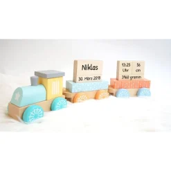 Holzzug mit Geburtsdaten und Name, personalisierte Holzeisenbahn, Geschenk zur Geburt, Eisenbahn bedruckt, Lokomotive