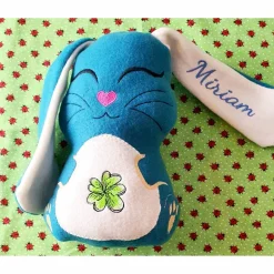 Häschen mit Ohrenstickerei