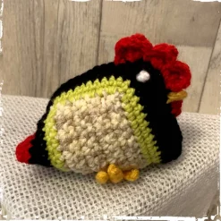 Huhn/Henne in liebevoller Handarbeit hergestellt mit vielen Details - ca. 13 cm hoch - gehäkelt!