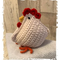 Huhn/Henne in liebevoller Handarbeit hergestellt mit vielen Details - ca. 17 cm hoch - gehäkelt!