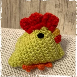 Huhn/Henne in liebevoller Handarbeit hergestellt mit vielen Details - ca. 10 cm hoch - gehäkelt!
