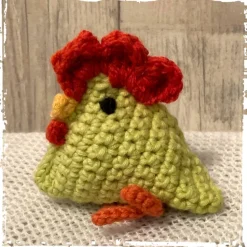 Huhn/Henne in liebevoller Handarbeit hergestellt mit vielen Details - ca. 10 cm hoch - gehäkelt!