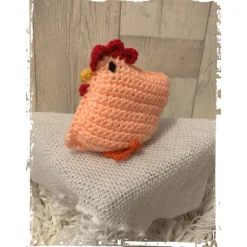 Huhn/Henne in liebevoller Handarbeit hergestellt mit vielen Details - ca. 13 cm hoch - gehäkelt!