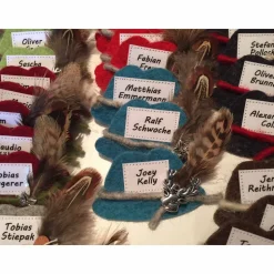 Hut-Anstecker Oktoberfest Trachtenbrosche Filzbrosche Wiesn-Namensträger beschriftet Tracht Wunschbeschriftung personalisiert Firmenlogo