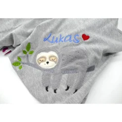 Individuelle Babydecke Faultier mit gestickem Wunschnamen - Kindergarten - Wunschdecke - Schmusedecke mit Namen