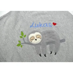 Individuelle Babydecke Faultier mit gestickem Wunschnamen - Kindergarten - Wunschdecke - Schmusedecke mit Namen