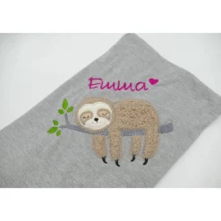 Individuelle Babydecke Faultier mit gestickem Wunschnamen - Kindergarten - Wunschdecke - Schmusedecke mit Namen