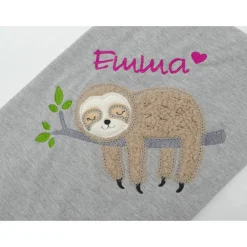 Individuelle Babydecke Faultier mit gestickem Wunschnamen - Kindergarten - Wunschdecke - Schmusedecke mit Namen