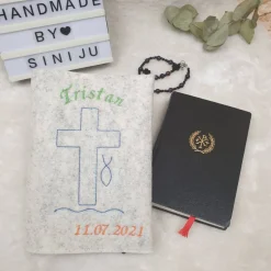 Individuelle Gotteslobhuelle  aus Wollfilz, personalisiert bestickt, Kreuz