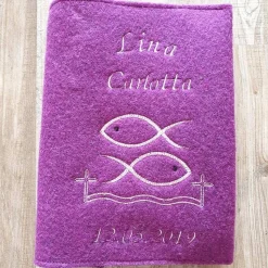 Individuelle Gotteslobhuelle  aus Wollfilz, personalisiert bestickt