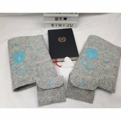 Individuelle Gotteslobhuelle  aus Wollfilz, personalisiert bestickt, Pusteblumen