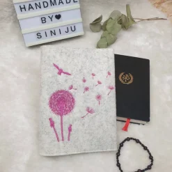 Individuelle Gotteslobhuelle  aus Wollfilz, personalisiert bestickt  , Pusteblume