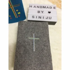 Individuelle Gotteslobhuelle  aus Wollfilz, personalisiert bestickt