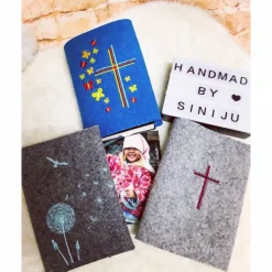 Individuelle Gotteslobhuelle  aus Wollfilz, personalisiert bestickt