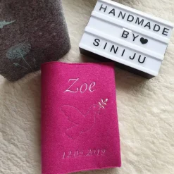 Individuelle Gotteslobhuelle  aus Wollfilz, personalisiert bestickt