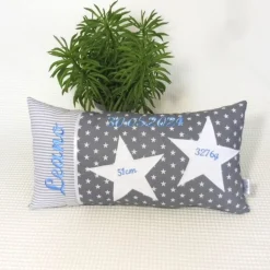 Individuelles Geburtskissen mit Namen, Geburtsdaten & Sternen – Geschenk zur Geburt & Taufe