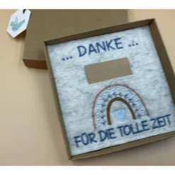 Jahresabschluss Geschenk Kita  Kindergarten  Schule  Kurs  Ferienlager Schriftfarbe Jeans