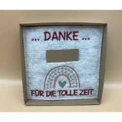 Jahresabschluss Geschenk Kita  Kindergarten  Schule  Kurs  Ferienlager Schriftfarbe Kirschrot