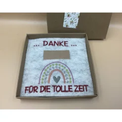 Jahresabschluss Geschenk Kita  Kindergarten  Schule  Kurs  Ferienlager Schriftfarbe Kirschrot