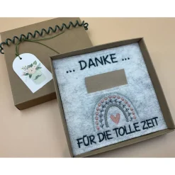 Jahresabschluss Geschenk Kita  Kindergarten  Schule  Kurs  Ferienlager Schriftfarbe Dunkelgrün