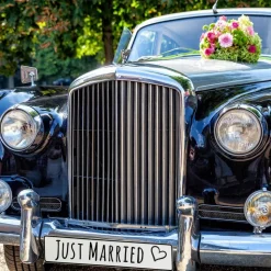 Just Married Hochzeitskennzeichen, 2 Stück. Die ideale Hochzeitsdeko mit Herz für das Hochzeitsauto, die Hochzeitsfeier