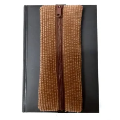 Kalendermäppchen aus Cord mit Gummiband, Stifte Mäppchen mit verschiedenen Farben