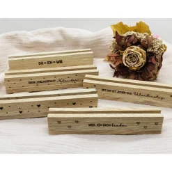 Kartenhalter Holz mit Liebessprüchen – Einzigartige Dekoration für Paare