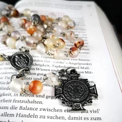 Katholischer Rosenkranz aus Achatperlen & Edelstahl – Modernes, langlebiges Design