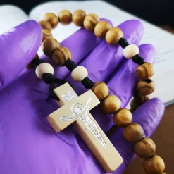 katholischer Rosenkranz, Holzperlen, Kreuzauswahl