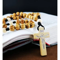 katholischer Rosenkranz, Holzperlen, Kreuzauswahl