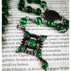 katholischer Rosenkranz, Malachitperlen und Edelstahl