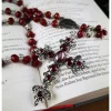 Katholischer Rosenkranz silber-rot – Glasperlen & verziertes Kreuz, 69 cm